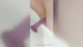 emilyhill Incendiary lady relishly masturbates both holes