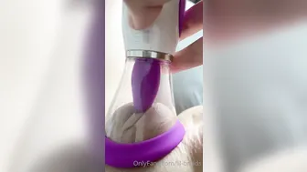 lil hot hottie sucking dildo