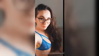 emilyhill busty  cam girl  undresses and caresses her pussy