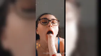 emilyhill busty  cam girl  undresses and caresses her pussy