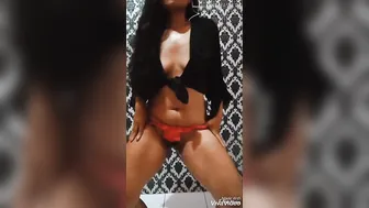 kamallababe Hot girl fucks her pussy with her hand