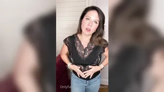 hannahsnewdz sexy lady jerks off pussy with vibrator