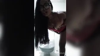 kamallababe shows how deep a toy can be in your mouth