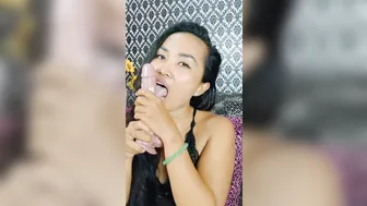 kamallababe blonde babe bares her tits