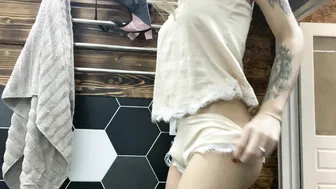 iammery mature masturbates in front of webcam