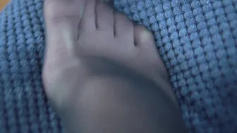 iammery gorgeous beast jumping on a dildo