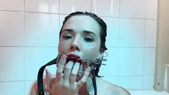 imevesweet tasty babe fucks both holes