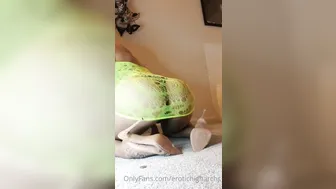 erotichigharchs luxurious swell shows off her breasts