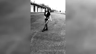 imevesweet babe undressed and started jerking off