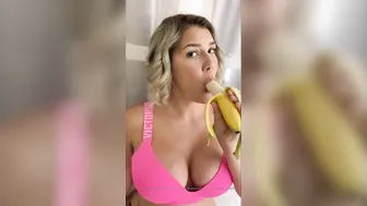 chelseawilde without stopping caressing pussy