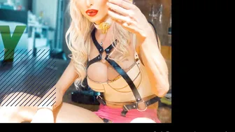 carammaxima homemade bitch performs a striptease