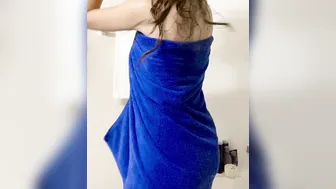 advaa the charming bitch twirls a big booty