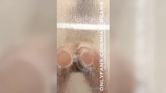 sarenicole hot young lady is fucking pussy