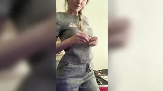 Sia Siberia tearing her tender pussy