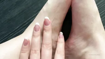 Sia Siberia gorgeous chick fucks cunt with phallus