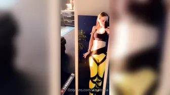 Sia Siberia Sultry chick