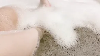 Sia Siberia sexy slut exhausting the cap with masturbation
