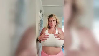 sarenicole busty chick sucks dildo