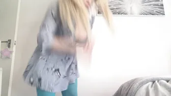 Penny Lee magnificent queen jumping on sex toy