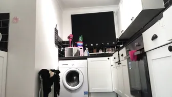 Penny Lee great bitch wore a mask and fucks with a toy