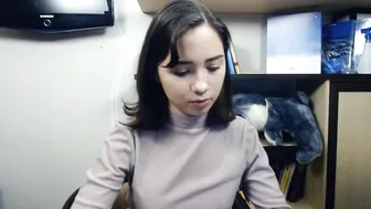 valensafarfor adult bitch fucks her ass