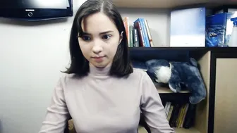 valensafarfor adult bitch fucks her ass