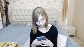 valensafarfor rubs and fucks her pussy