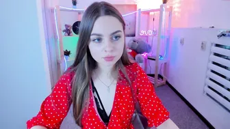 rudy_mmm beauty fucks her holes with dildos
