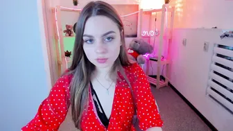 rudy_mmm beauty fucks her holes with dildos