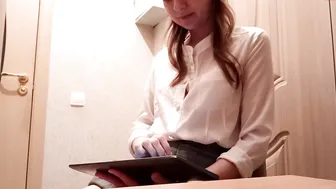 nympho_mmm cute blonde fucks herself with a phallus