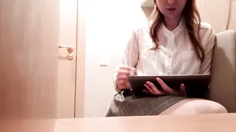 nympho_mmm skinny bitch straddled phallus