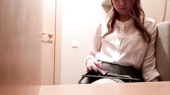 nympho_mmm skinny bitch straddled phallus