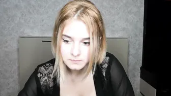 oladushek18 pretty hottie fucks herself