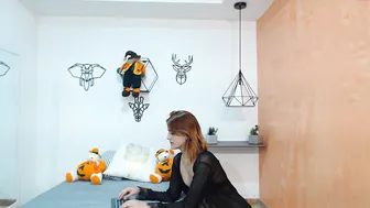 puli_serpens busty harlot fingering pussy