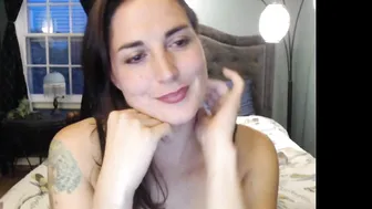 maizy_mae naughty female shows big tits