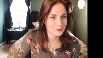 maizy_mae lustful mare rides a dildo