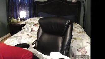 maizy_mae juicy babe caresses pussy