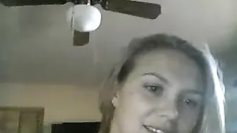 lilyb4u2c busty bitch fucks her shaved pussy