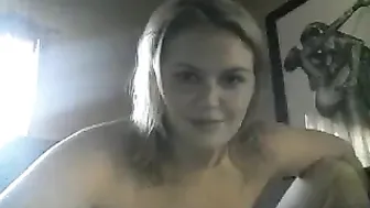lilyb4u2c busty bitch fucks her shaved pussy