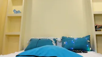 leya_gray mature masturbates in front of webcam