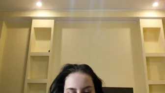 leya_gray perfect black-haired slut fucks vagina