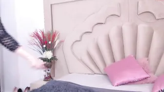 kelly_raine beautiful chick divinely caresses charms