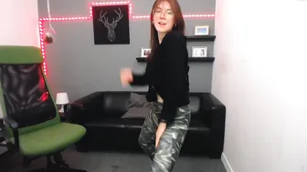 laurasmiles charismatic girl jerking juicy holes