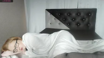 jessika naughty trash screeches like a bitch on a mate during vaginal masturbation