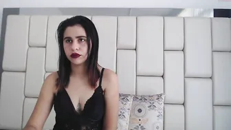 babby_squirtting attractive slut is content with a rubber dick