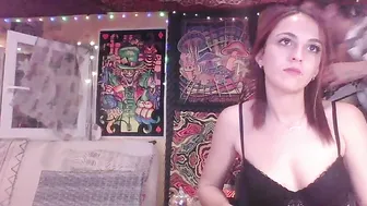 couple2921 attractive slut caresses shaved cunt