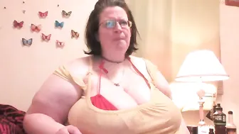 alli_kat78 gorgeous prostitute caresses shaved cunt