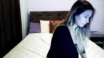 athena_pregnant desired woman fucks herself with fingers