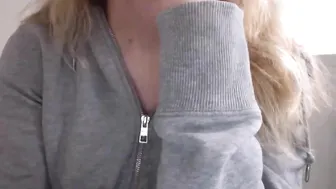 b_leable fucks herself in pussy