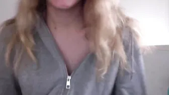 b_leable fucks herself in pussy